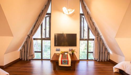 Family Room with Garden View