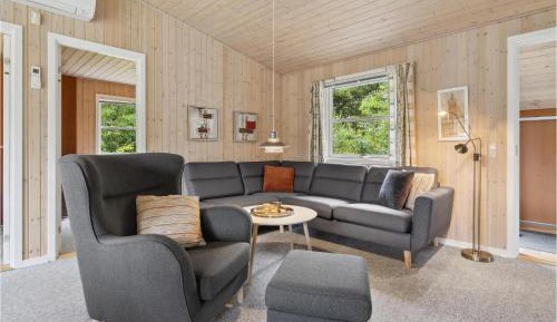 Three-Bedroom Holiday Home 