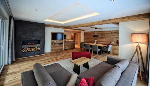 Deluxe Two-Bedroom Apartment