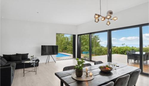 Three-Bedroom Holiday Home 