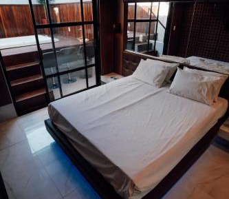 Queen Room with Spa Bath