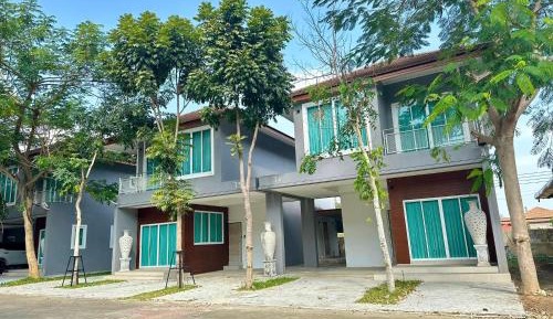 Three-Bedroom Townhouse