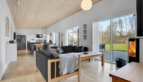 Three-Bedroom Holiday Home 