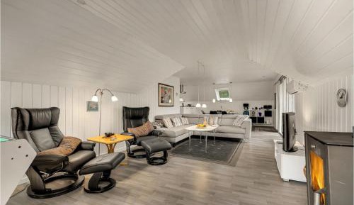 Three-Bedroom Holiday Home 