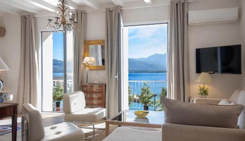 Two-Bedroom Apartment with Balcony and Sea View