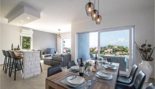 Three-Bedroom Vacation Home 