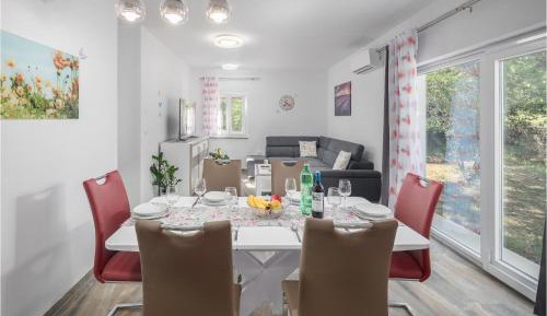 Three-Bedroom Holiday Home 