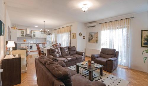 Three-Bedroom Vacation Home 