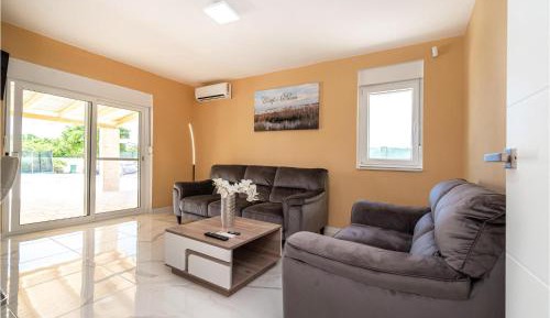 Three-Bedroom Vacation Home 