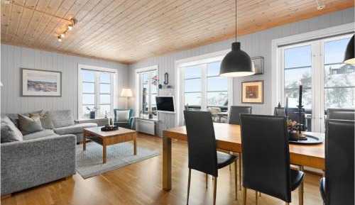 Three-Bedroom Holiday Home 