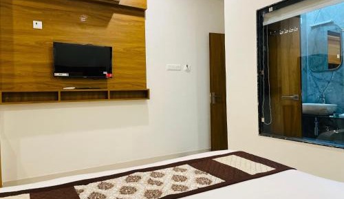 Studio with Mountain View