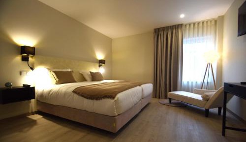 Double or Twin Room with Private Bathroom