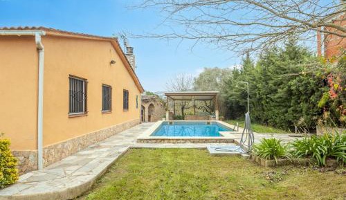 Villa with Garden View