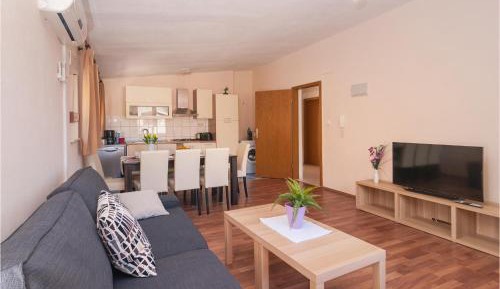 Eight-Bedroom Holiday Home