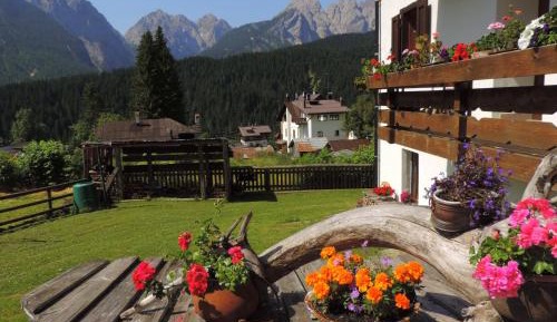 Apartment with Mountain View