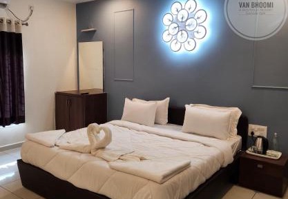 Villa with Garden View