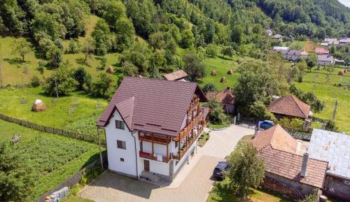 Deluxe Double Room (2 Adults + 1 Child)