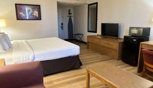 King Room with Mobility Access and Bathtub with Grab Bars, Non-Smoking