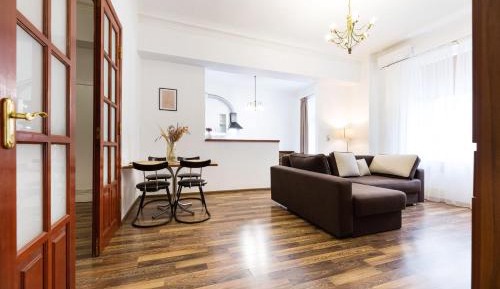 One-Bedroom Apartment with Balcony