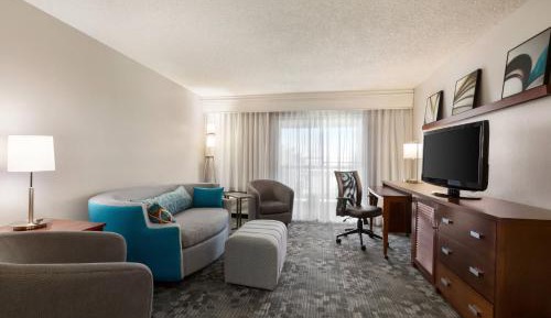 Suite, 1 King, Sofa bed, Corner room