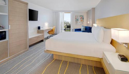 Guest room, 1 King, Balcony