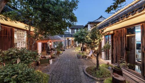 Villa with Garden View