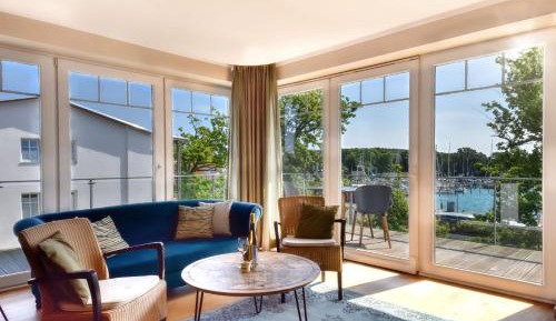 Apartment with Lake View