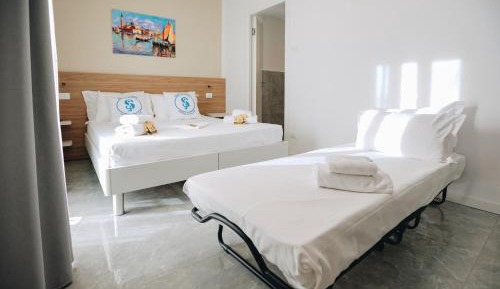Deluxe Double Room with Extra Bed