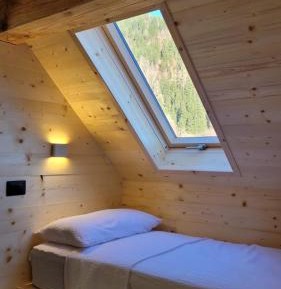 Two-Bedroom Deluxe Apartment with Balcony