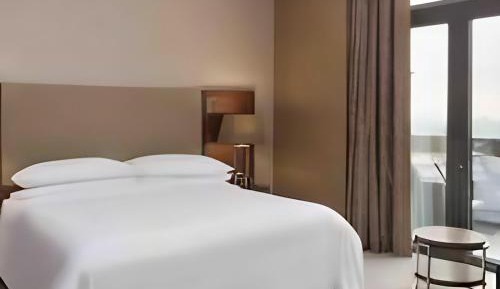 Club King Room with Terrace and Lounge Access