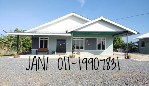 Three-Bedroom Holiday Home 