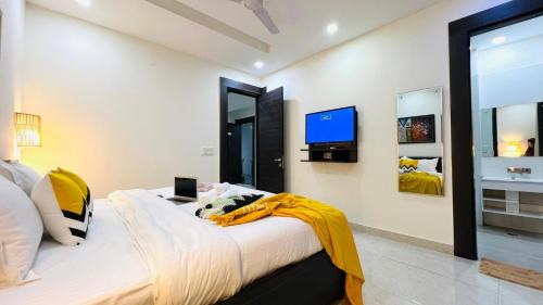 One-Bedroom Apartment with Balcony