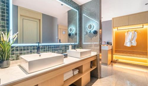 Suite with Mah-jongg