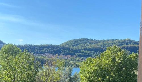 Apartment with Lake View
