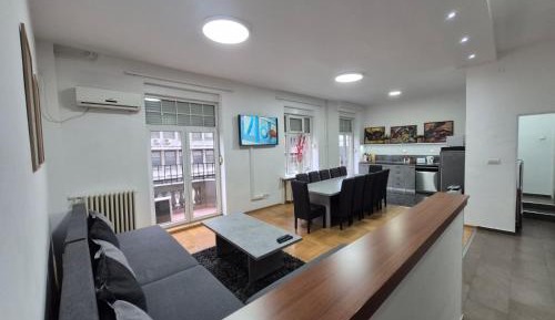 Four-Bedroom Apartment with Terrace