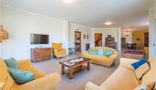 Five-Bedroom Holiday Home