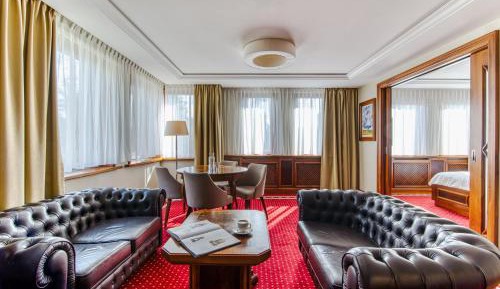 Deluxe Suite