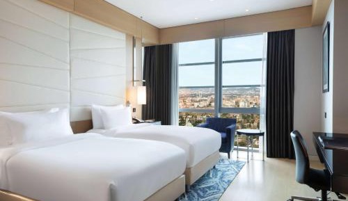 Deluxe Room Twin Bed with City View