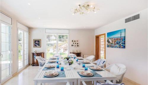 Five-Bedroom Holiday Home