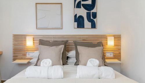 Standard Double Room with Shared Bathroom