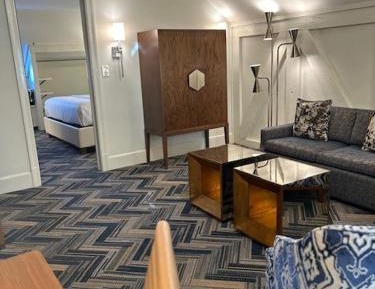 Deluxe King Suite