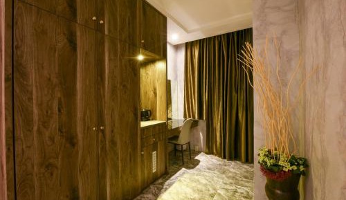 Business Quadruple Room - No Private Garage