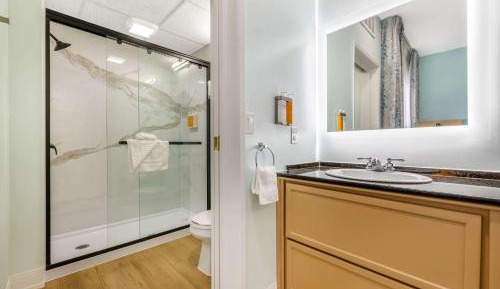 Standard King Suite - Non-Smoking