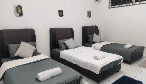 Basic Triple Room with Shared Bathroom