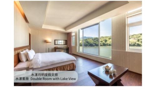 Deluxe Double Room with Lake View