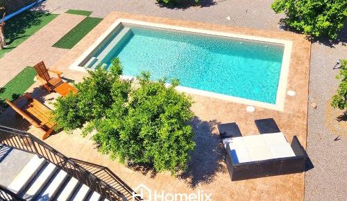 One-Bedroom Apartment with Pool View