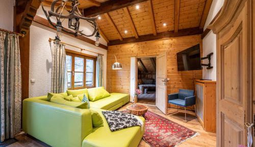 Three-Bedroom Apartment with Mountain View