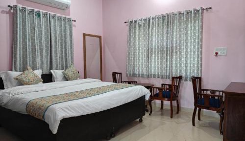 Deluxe Double Room (2 Adults + 1 Child)