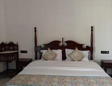 Deluxe Double Room (2 Adults + 1 Child)