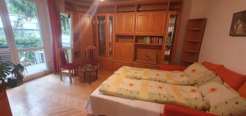 Triple Room with Balcony with Shared Bathroom 